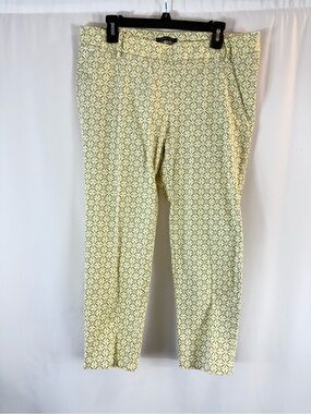 Oxford Golf Women's Size 12 Capri Pants
Butter Yellow Floral stretch Cropped